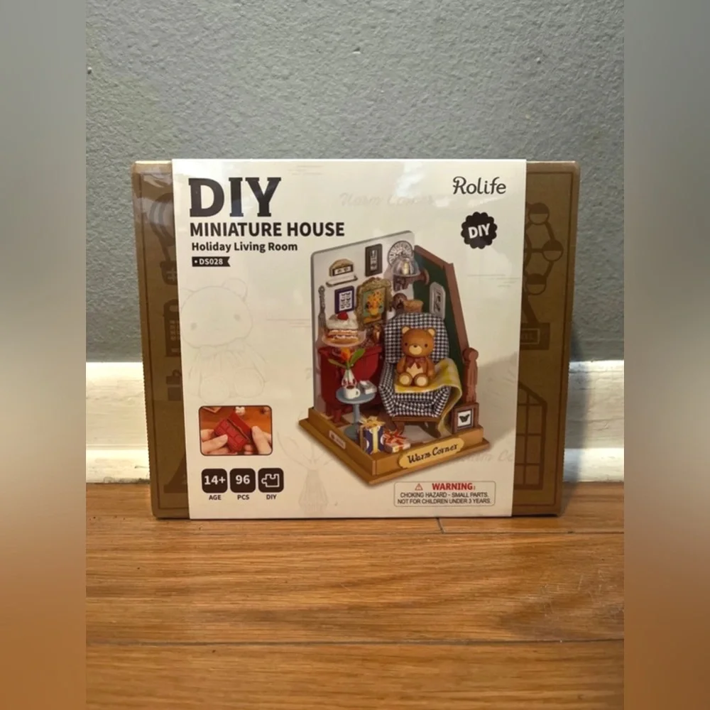 Rolife Holiday Living Room DIY Miniature Kit